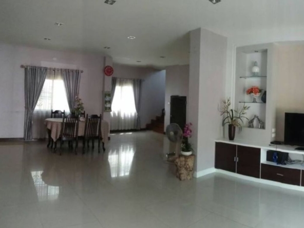 House for sale with furniture Characteristics of the house with high ceilings and wide open spaces. The strong house structure has been standardized a-J-JOY1433