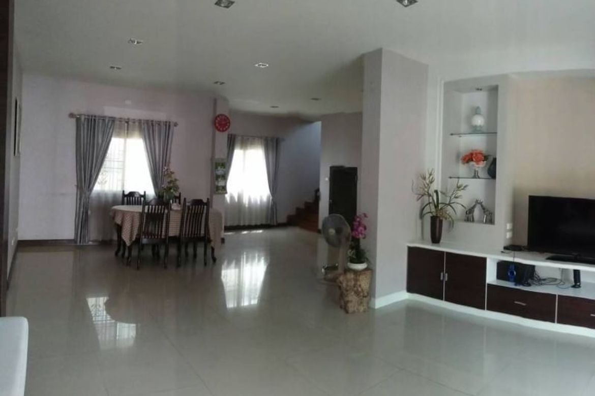 House for sale with furniture Characteristics of the house with high ceilings and wide open spaces. The strong house structure has been standardized a-J-JOY1433