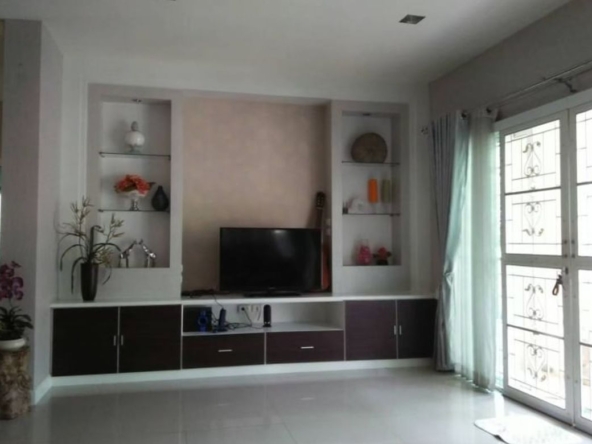 House for sale with furniture Characteristics of the house with high ceilings and wide open spaces. The strong house structure has been standardized a-J-JOY1433