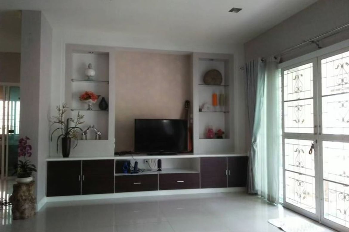 House for sale with furniture Characteristics of the house with high ceilings and wide open spaces. The strong house structure has been standardized a-J-JOY1433