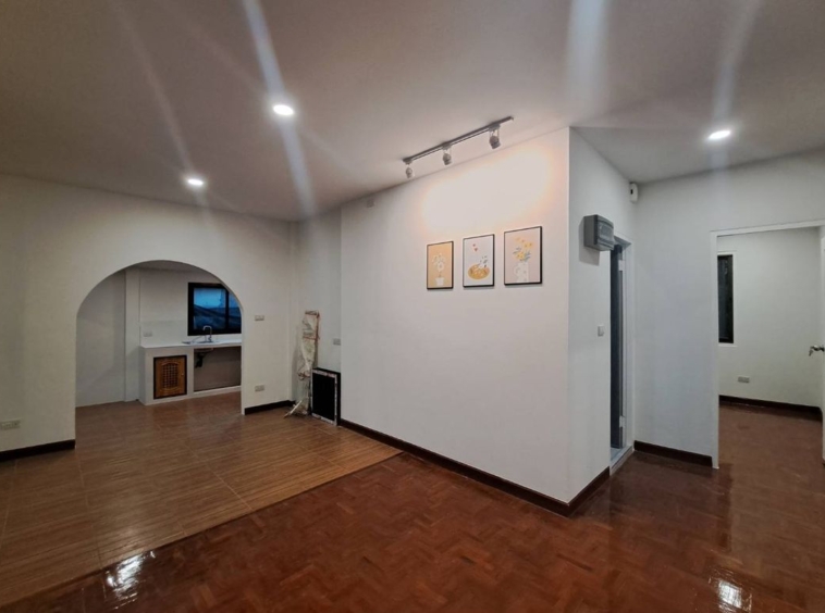 House for sale in Wang Tan