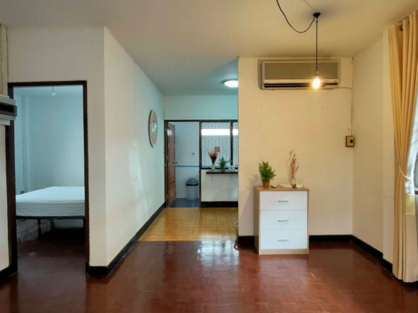 House for sale in the village of Chiang Mai Lan.-J-JOY1712