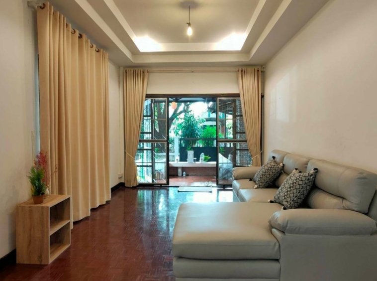 House for sale in the village of Chiang Mai Lan.-J-JOY1712