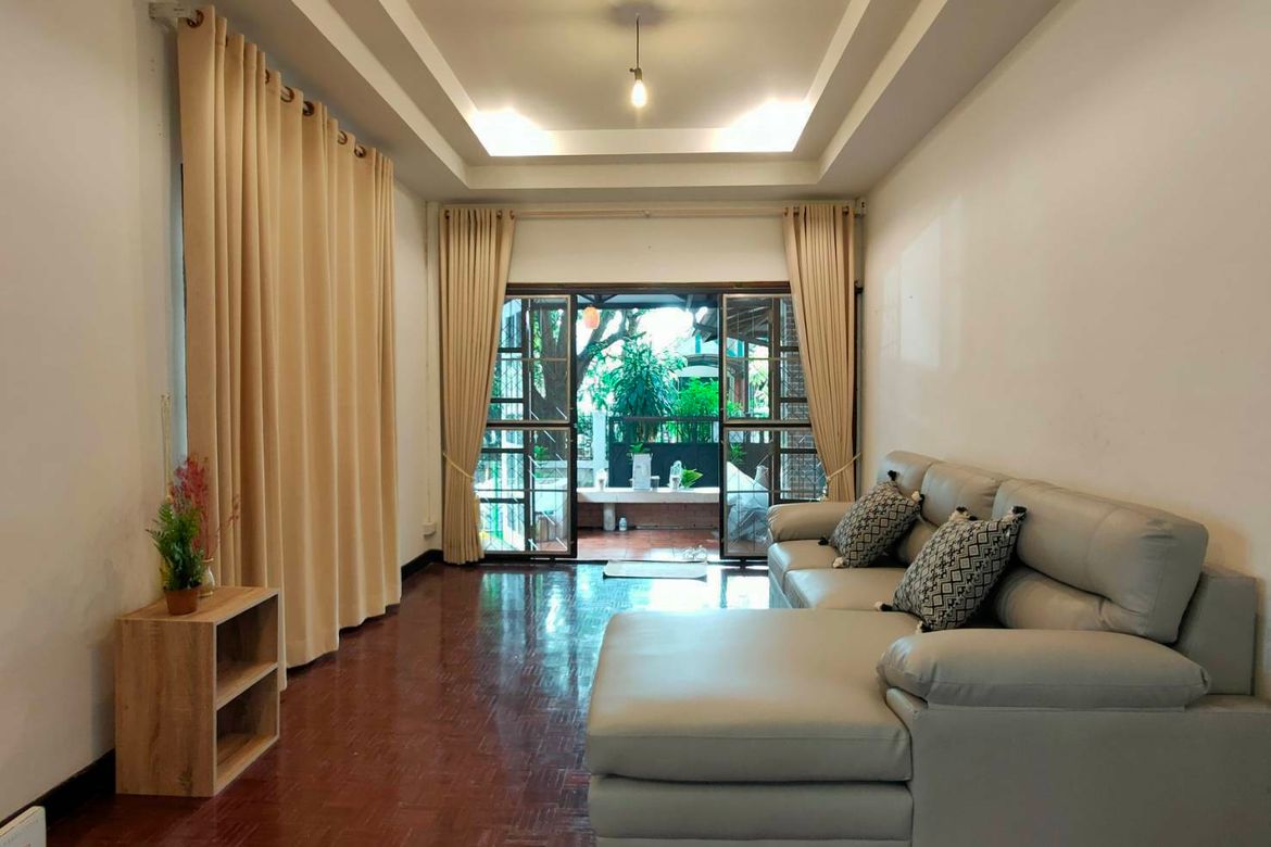 House for sale in the village of Chiang Mai Lan.-J-JOY1712