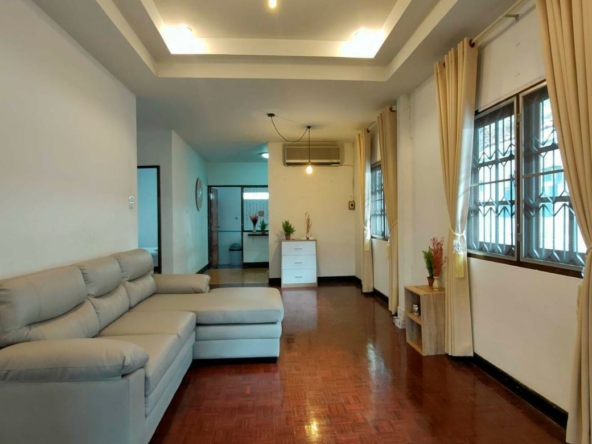 House for sale in the village of Chiang Mai Lan.-J-JOY1712