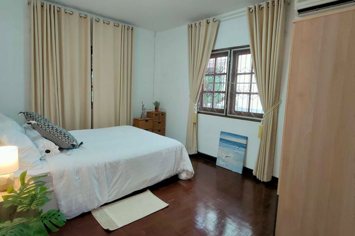 House for sale in the village of Chiang Mai Lan.-J-JOY1712