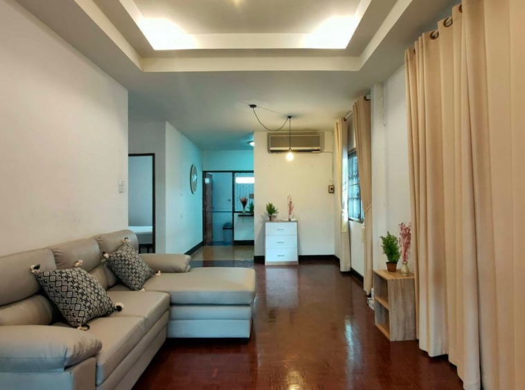 House for sale in the village of Chiang Mai Lan.-J-JOY1712