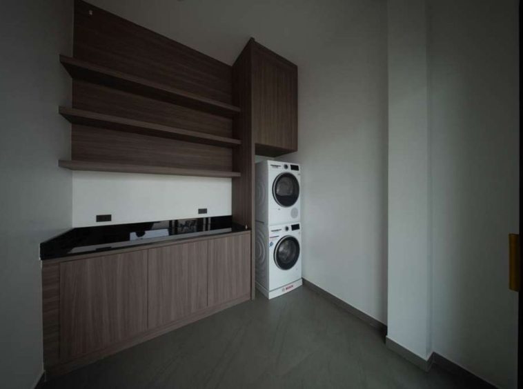 _   :   ( ) We prioritize a high-quality living environment and ensure ample space for the entire family.-KMP-018258D