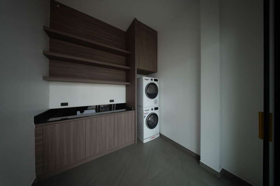 _   :   ( ) We prioritize a high-quality living environment and ensure ample space for the entire family.-KMP-018258D