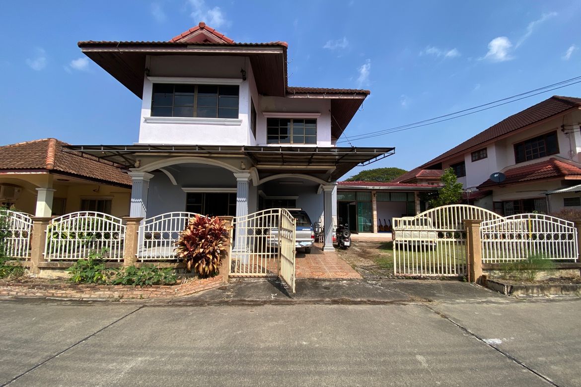 A family home 4 bed for sale in Muang Chiang Mai