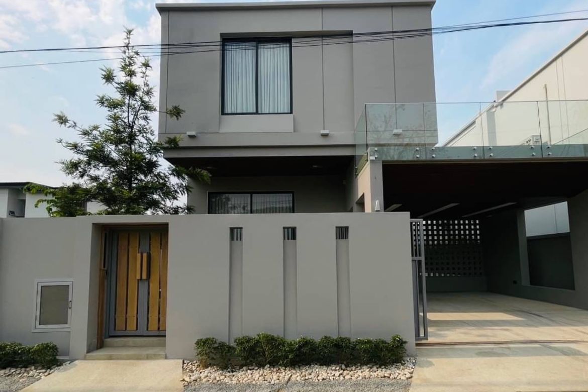 Modern style house for sale With swimming pool