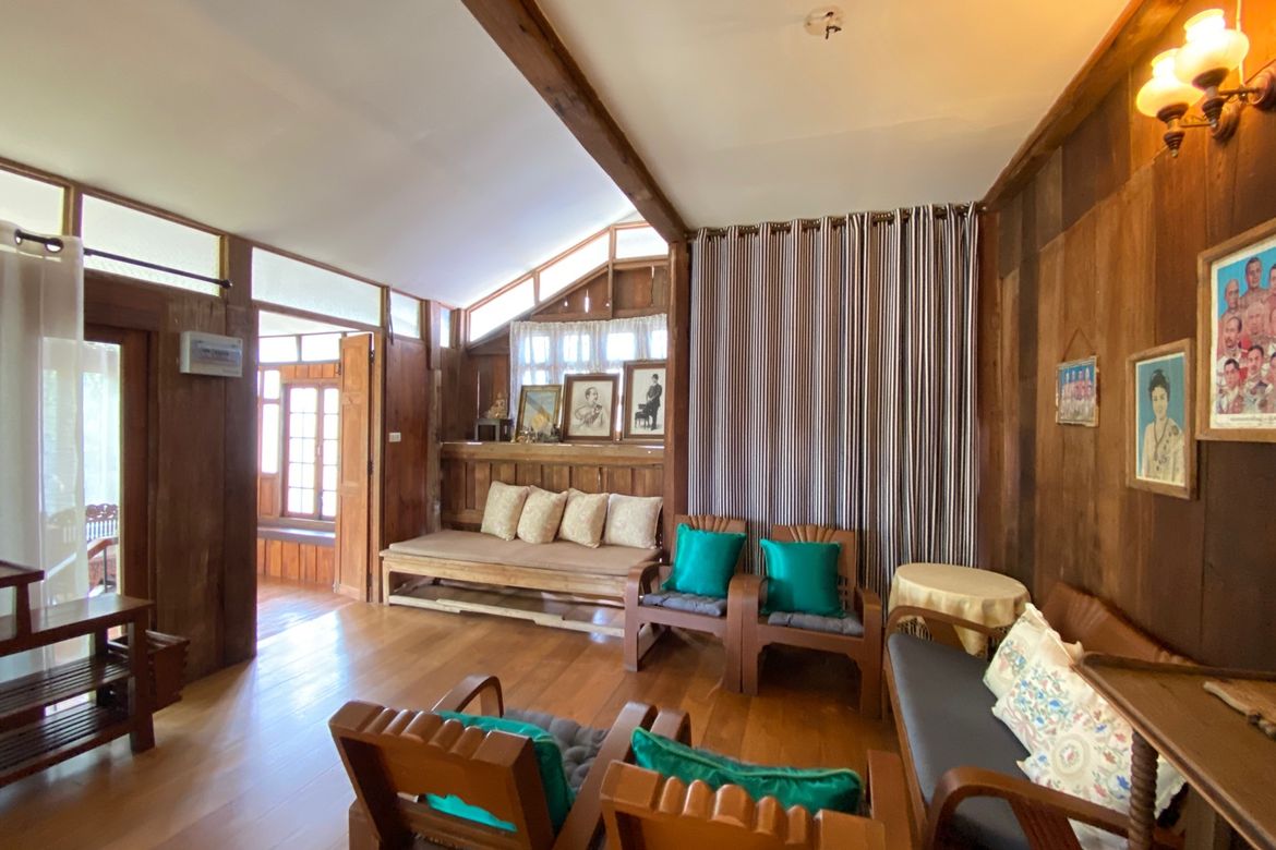 A charming wooden Thai house for sale in Sankhampeang, Chiang Mai