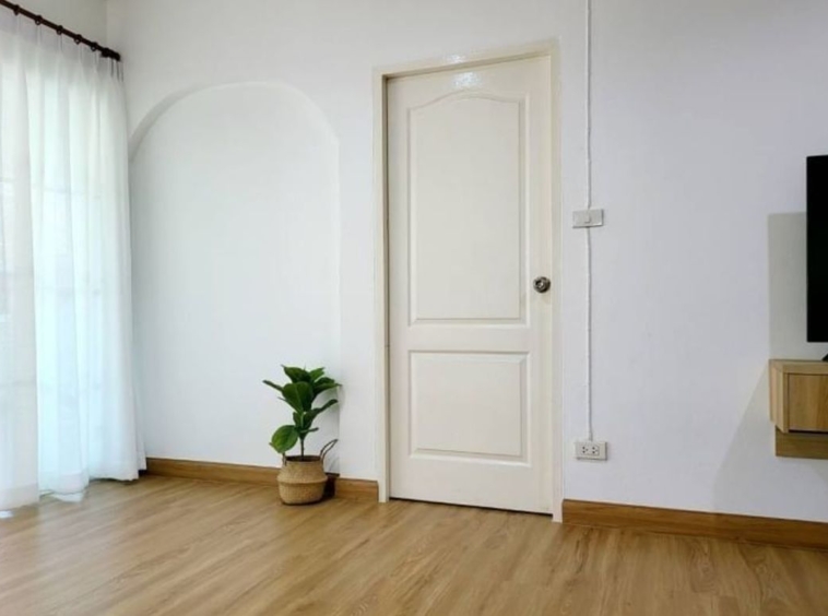 For sell nice house good location 10 min to city.-J-JY002