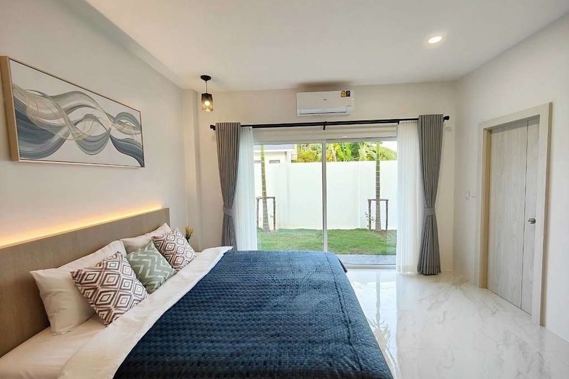 blending privacy and contemporary style. Surrounded by natural scenery in Santi-KMP-HSSS6748D