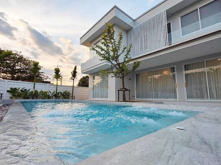 Selling a two-story pool villa with 6 bedrooms