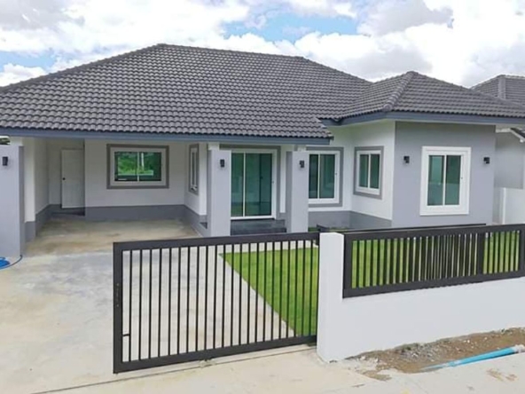 Single-storey detached house for sale