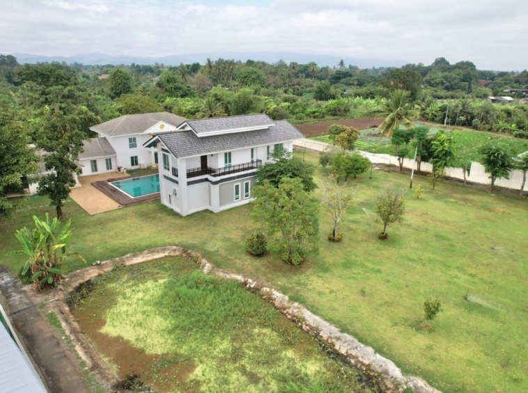 Big Luxury House With 6 Bedrooms and Over 4 Rai of Land in Dond Keow