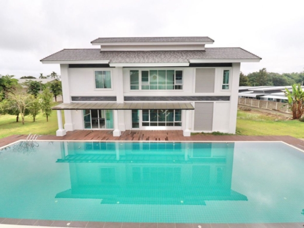 Big Luxury House With 6 Bedrooms and Over 4 Rai of Land in Dond Keow