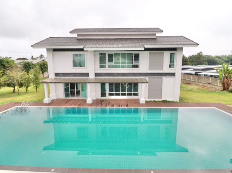 Big Luxury House With 6 Bedrooms and Over 4 Rai of Land in Dond Keow