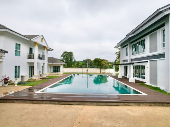 Big Luxury House With 6 Bedrooms and Over 4 Rai of Land in Dond Keow