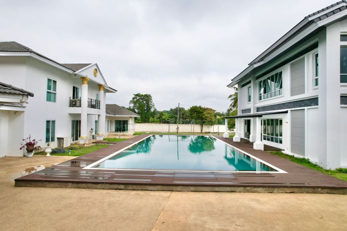 Big Luxury House With 6 Bedrooms and Over 4 Rai of Land in Dond Keow