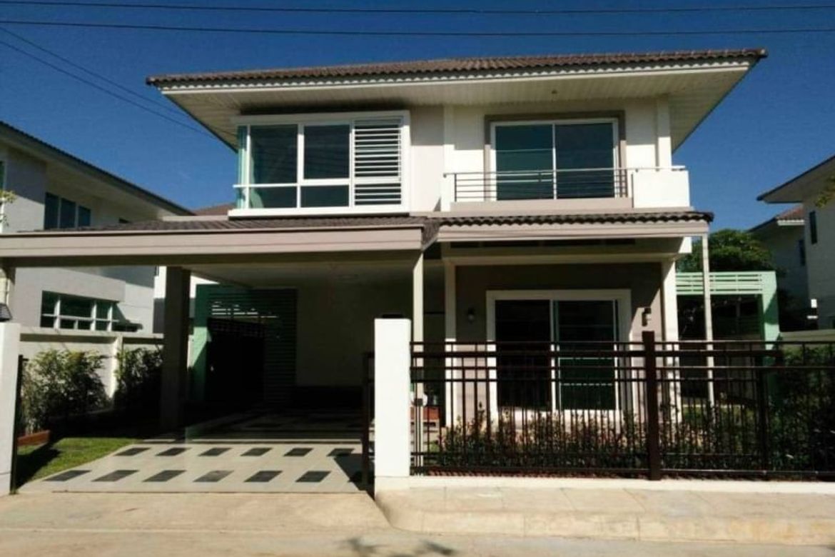 2 storey house for rent /sale in a quality project