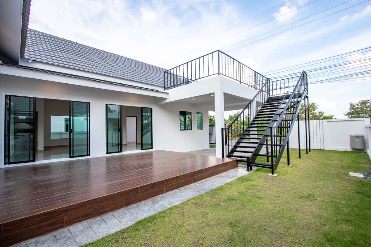 Single-Storey Pool Villa in Nong Kaeo