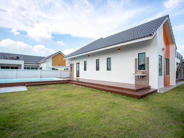 Single-Storey Pool Villa in Nong Kaeo