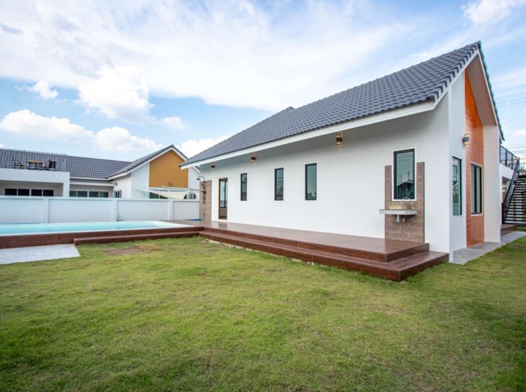 Single-Storey Pool Villa in Nong Kaeo