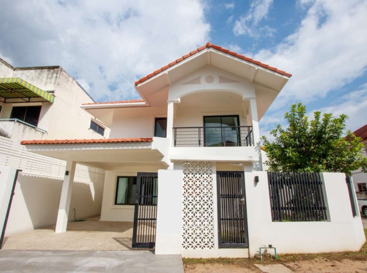 Modern 4-Bedroom House for Sale in Pa Daet