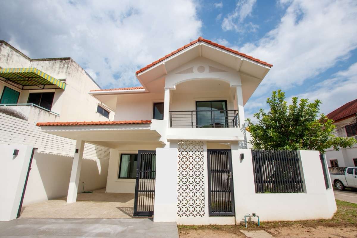 Modern 4-Bedroom House for Sale in Pa Daet