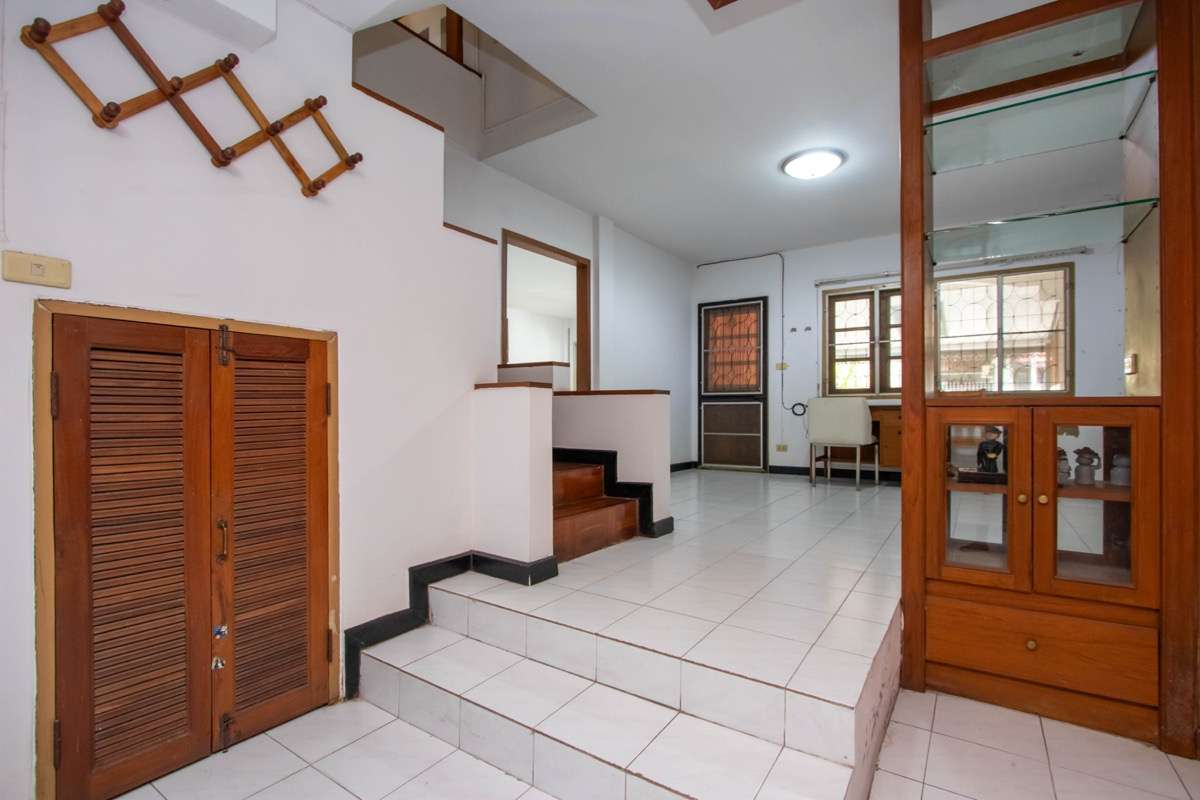 Four Bedroom Townhouse San Phi Suea-PH-CITY717