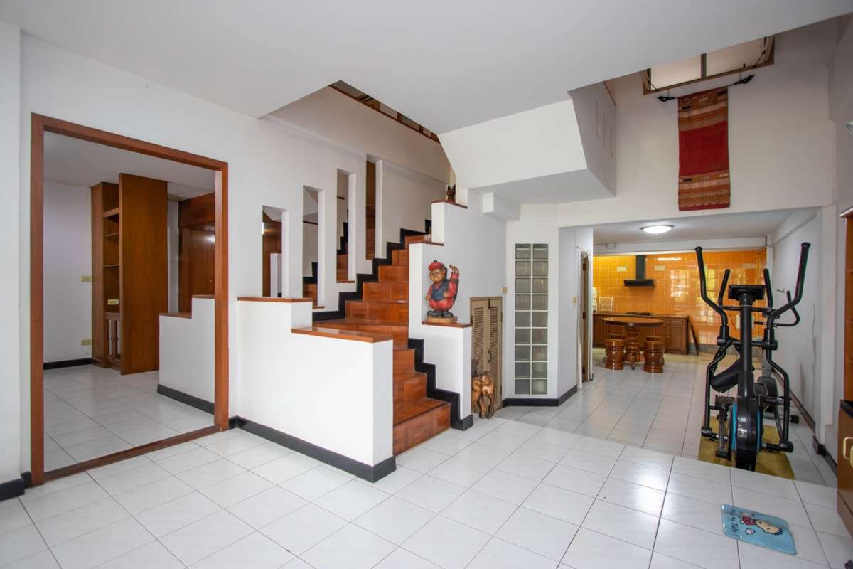 Four Bedroom Townhouse San Phi Suea-PH-CITY717