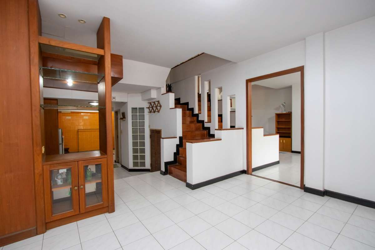 Four Bedroom Townhouse San Phi Suea-PH-CITY717