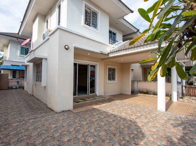 Spacious 2-Storey Family Home in Laguna Home