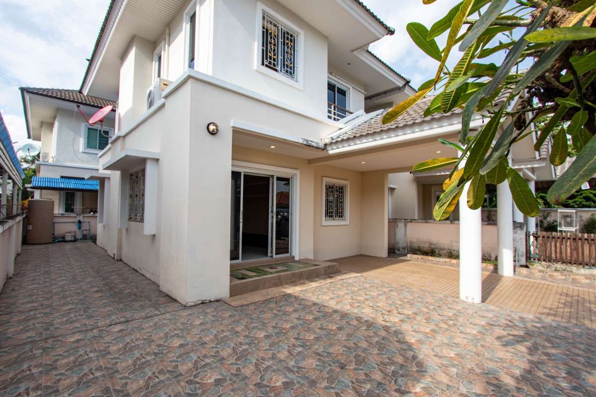 Spacious 2-Storey Family Home in Laguna Home