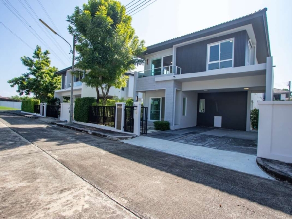 Modern 3-Bedroom House in Siwalee San Kamphaeng-PH-SANK217