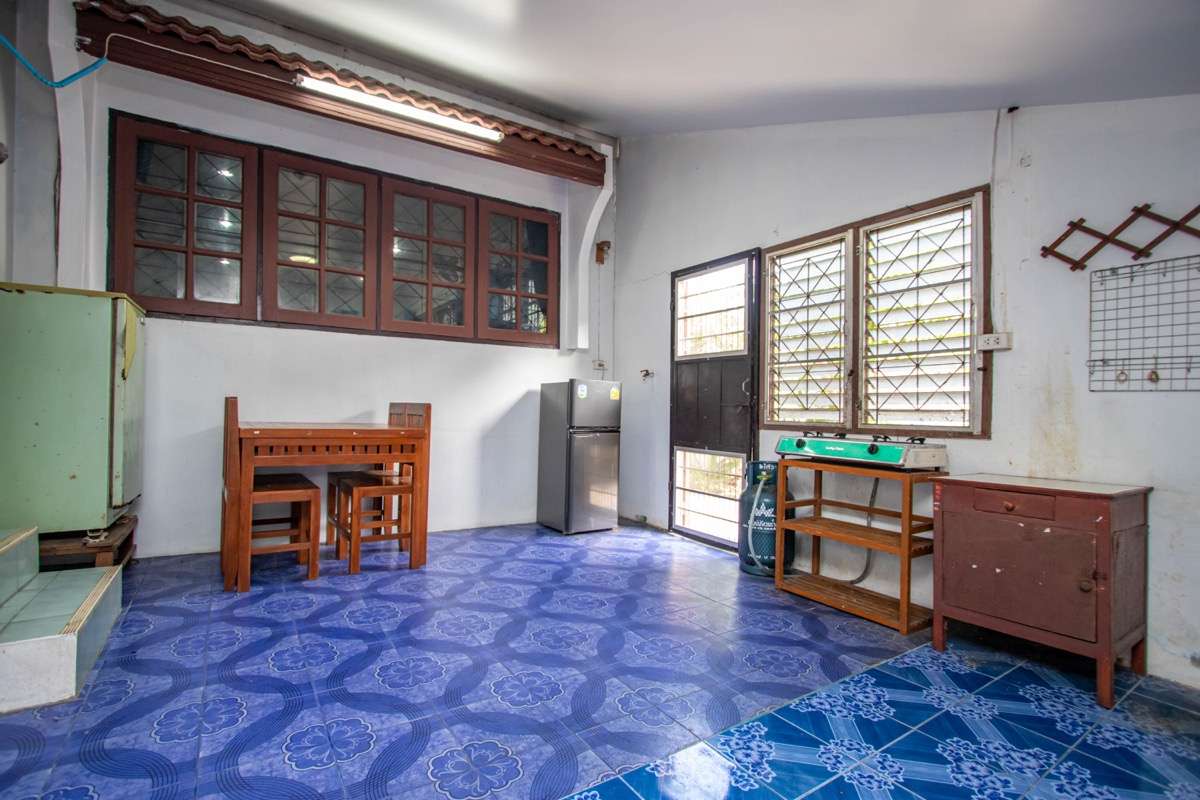 Spacious Older-Style Property in Nong Han