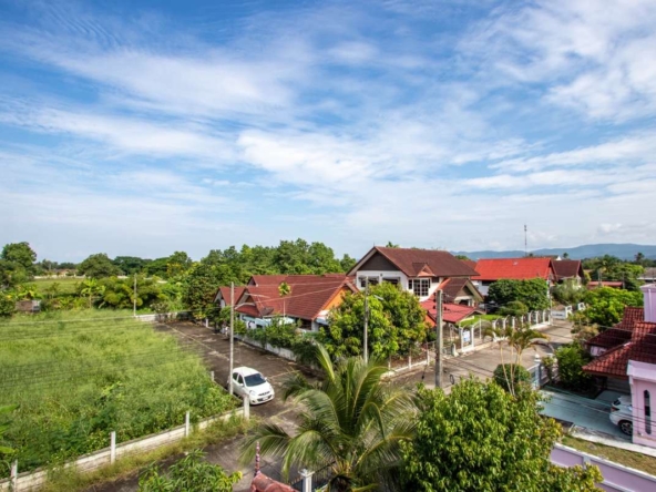 Spacious Older-Style Property in Nong Han