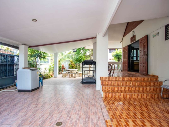 Spacious Older-Style Property in Nong Han