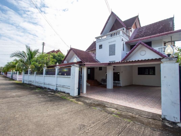 Spacious Older-Style Property in Nong Han