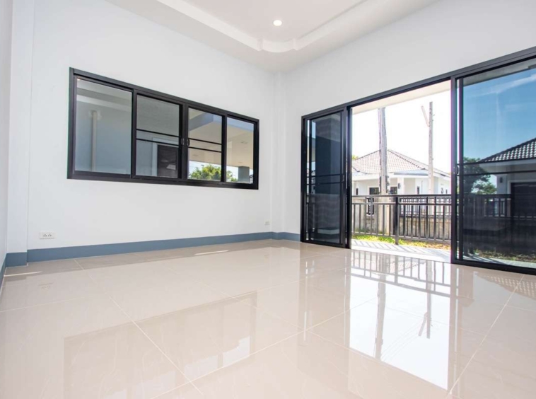 Delightful 3-Bedroom Single-Storey House for Sale in Tha Wang Tan