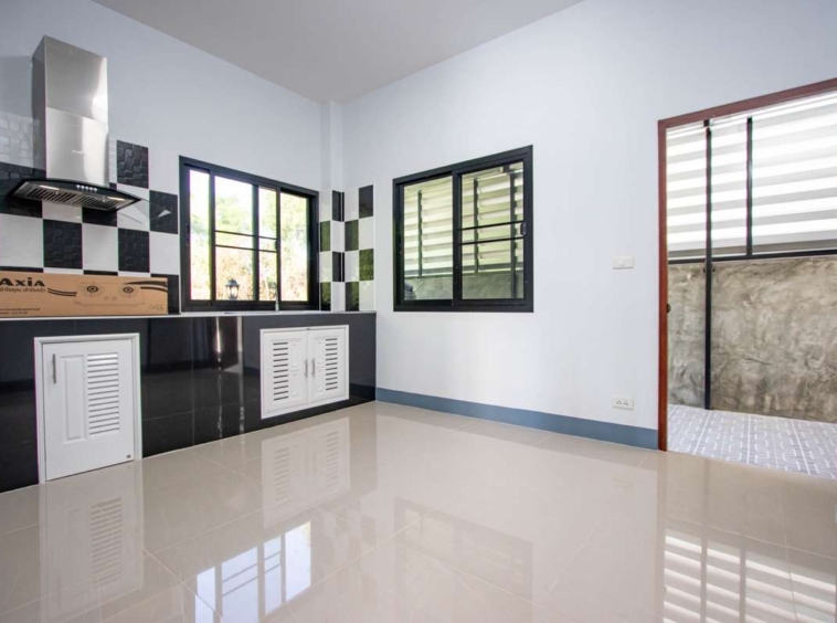 Delightful 3-Bedroom Single-Storey House for Sale in Tha Wang Tan