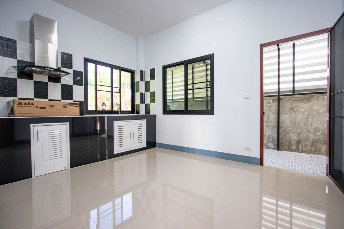 Delightful 3-Bedroom Single-Storey House for Sale in Tha Wang Tan