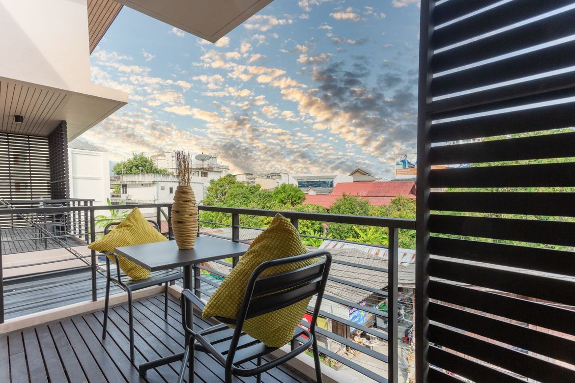 Serviced Apartment/Small Hotel Business For Sale. (Chiang Mai - Thapae Road)-J-JOY1260