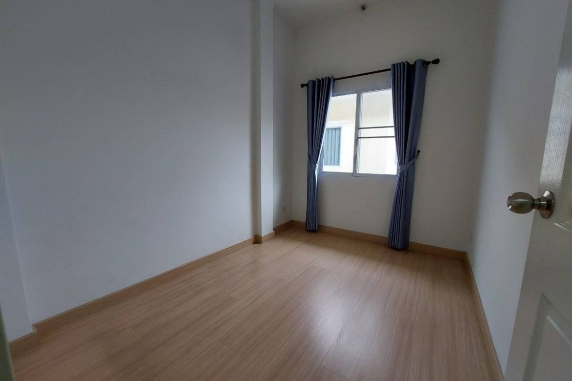 Townhome for sale in a quality project near 89 Plaza Nong Hoi Saraphi.-J-JOY1472