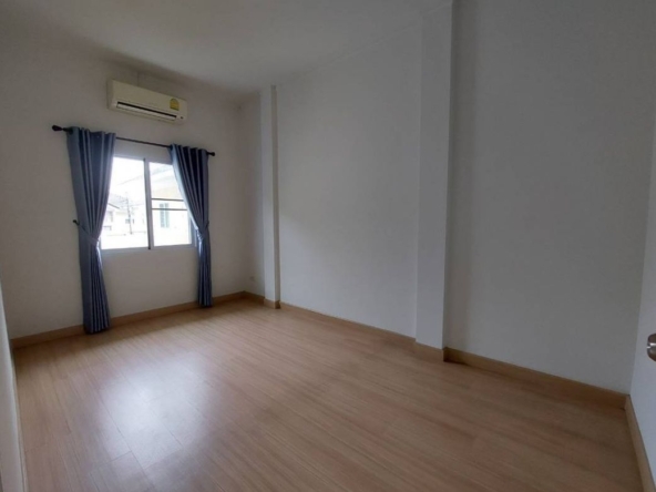 Townhome for sale in a quality project near 89 Plaza Nong Hoi Saraphi.-J-JOY1472