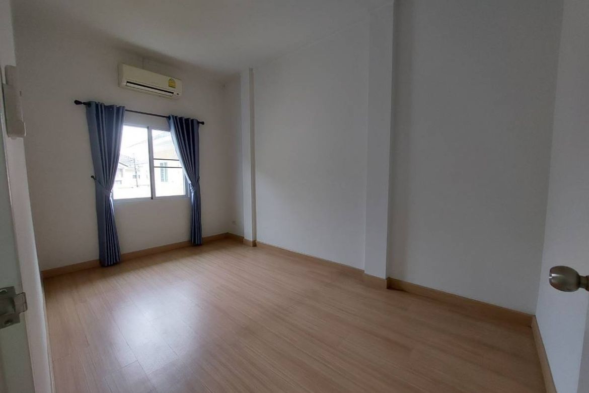 Townhome for sale in a quality project near 89 Plaza Nong Hoi Saraphi.-J-JOY1472