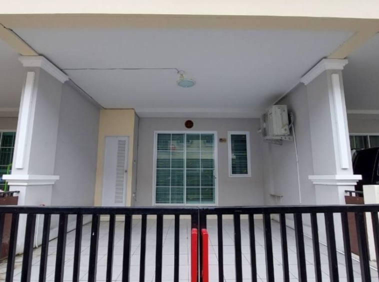 Townhome for sale in a quality project near 89 Plaza Nong Hoi Saraphi.-J-JOY1472