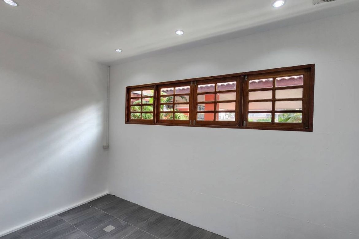 For rent/sale Townhome Kulphan View 9 Main road next to the club New house